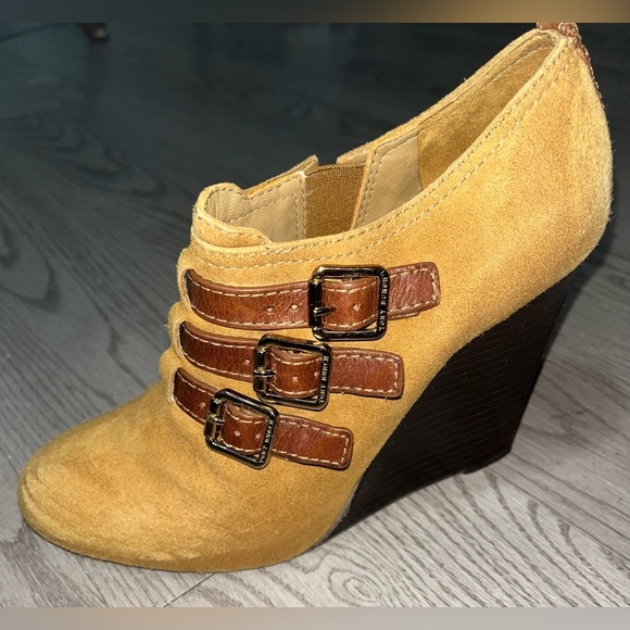 Tory Burch Gabriel High Wedge, Size 7M - Picture 15 of 16